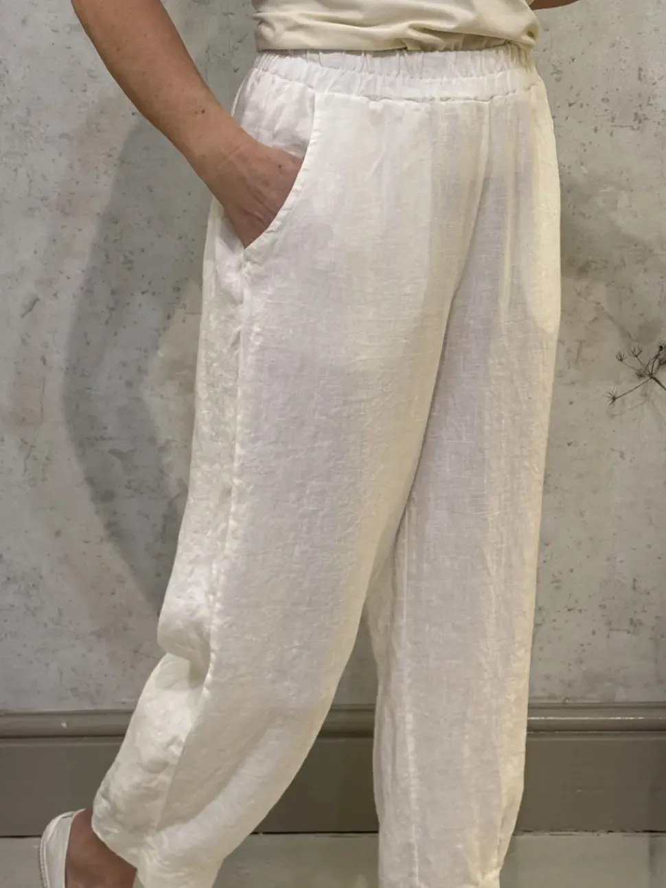 Thing Linen Trousers off white