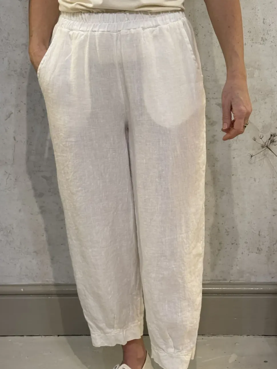 Thing Linen Trousers off white